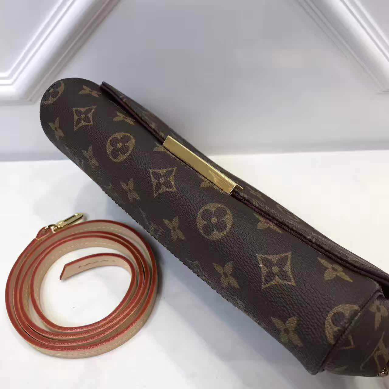 LV Fovotite MM bag with red inside