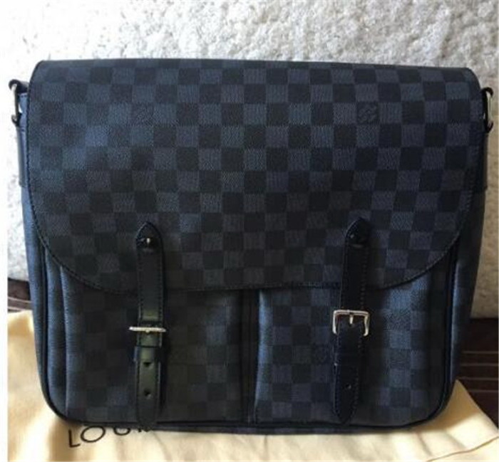 LV Men′s Shoulder Bag