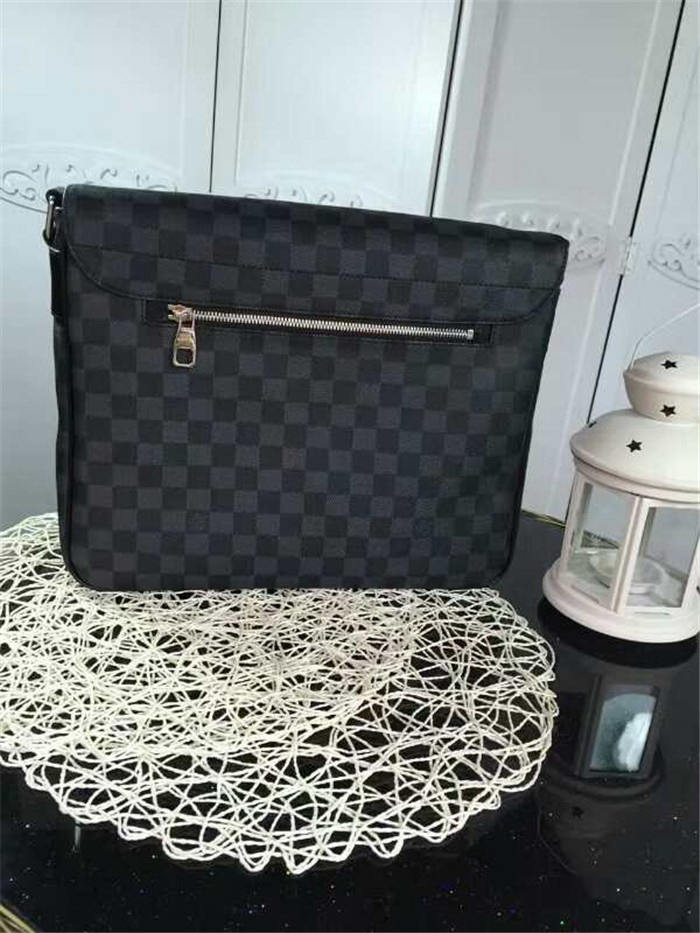 LV Men′s Shoulder Bag