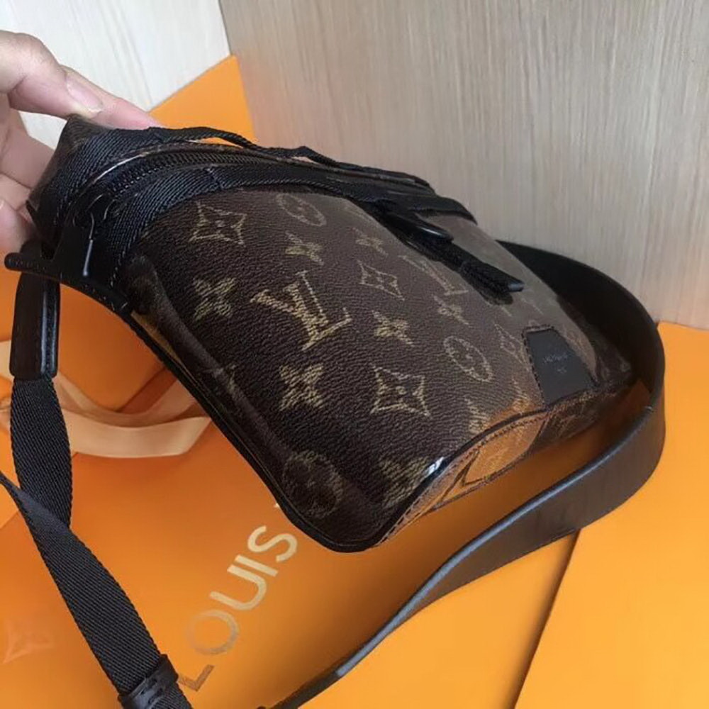 LV Messenger PM M43895 in Monogram Glaze