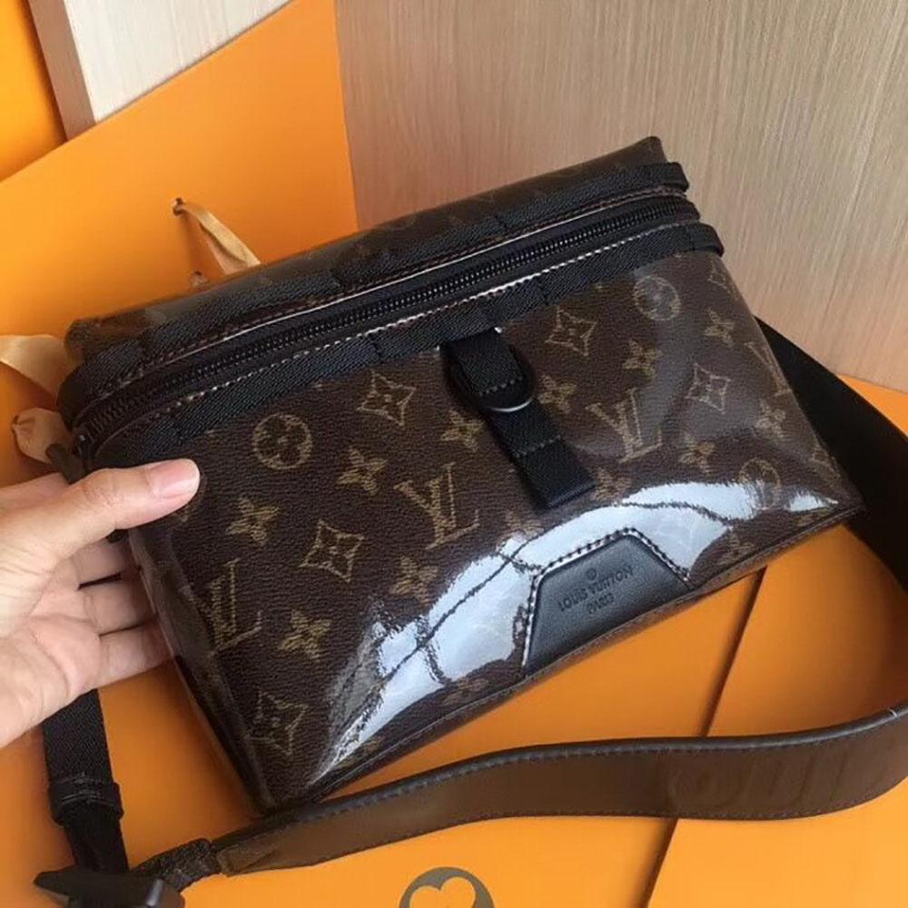 LV Messenger PM M43895 in Monogram Glaze