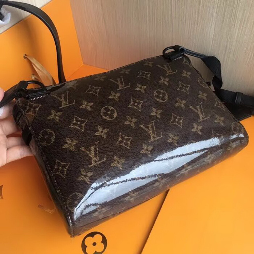 LV Messenger PM M43895 in Monogram Glaze