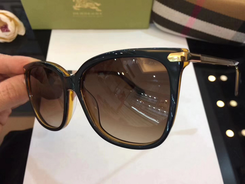 Burberry Sunglasses AAAA-011