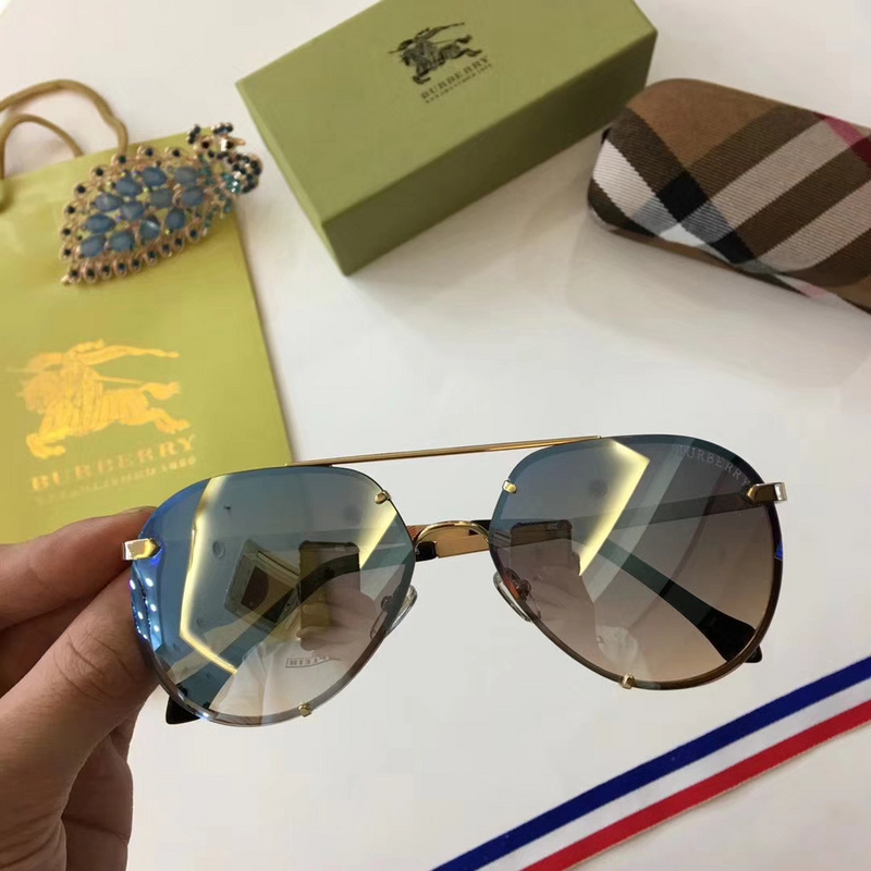 Burberry Sunglasses AAAA-024