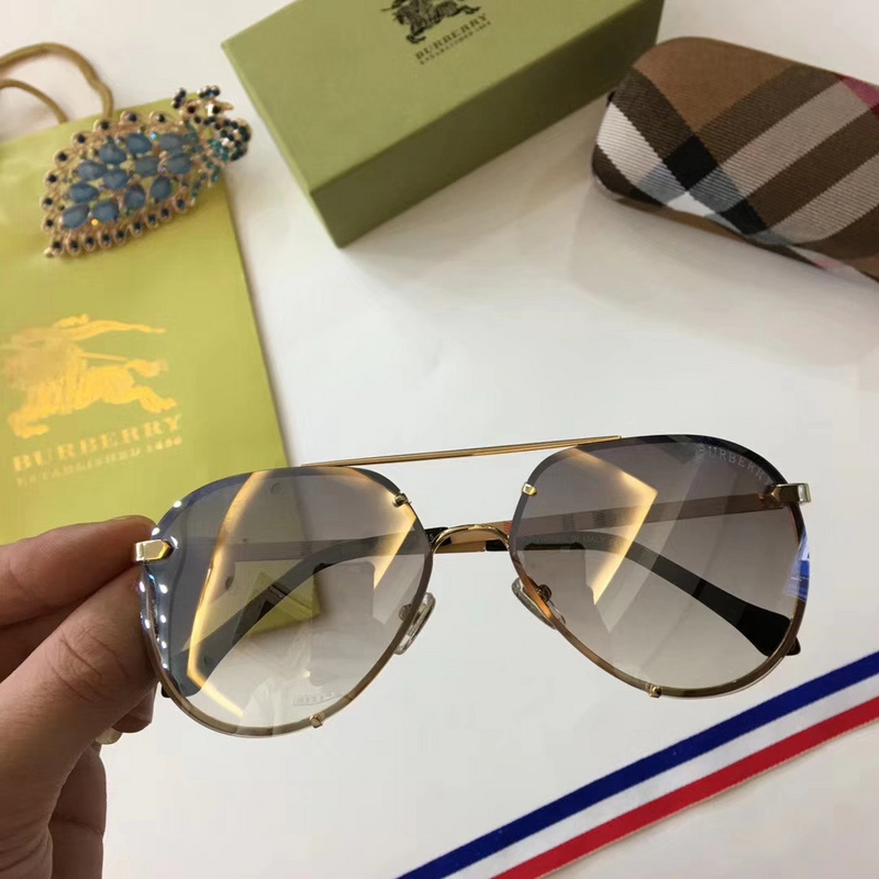 Burberry Sunglasses AAAA-026