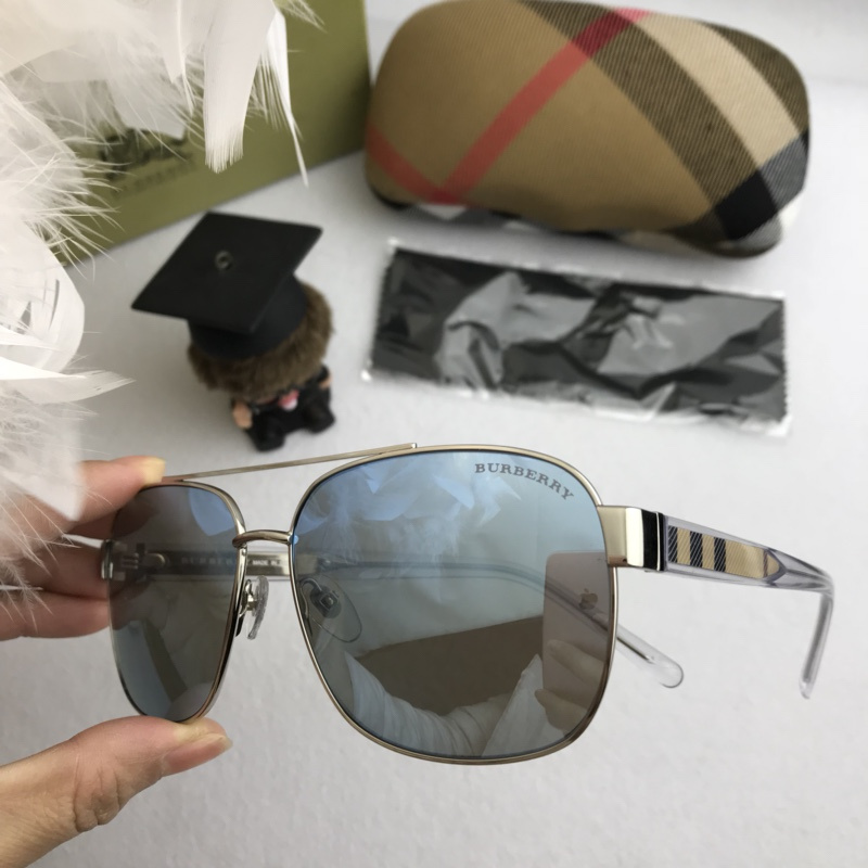 Burberry Sunglasses AAAA-056