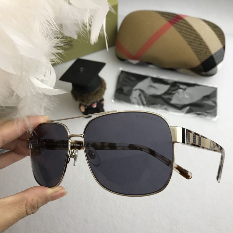 Burberry Sunglasses AAAA-059