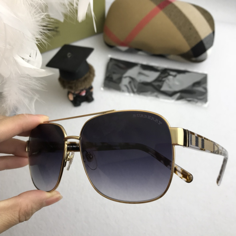 Burberry Sunglasses AAAA-060