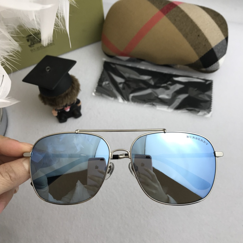 Burberry Sunglasses AAAA-062