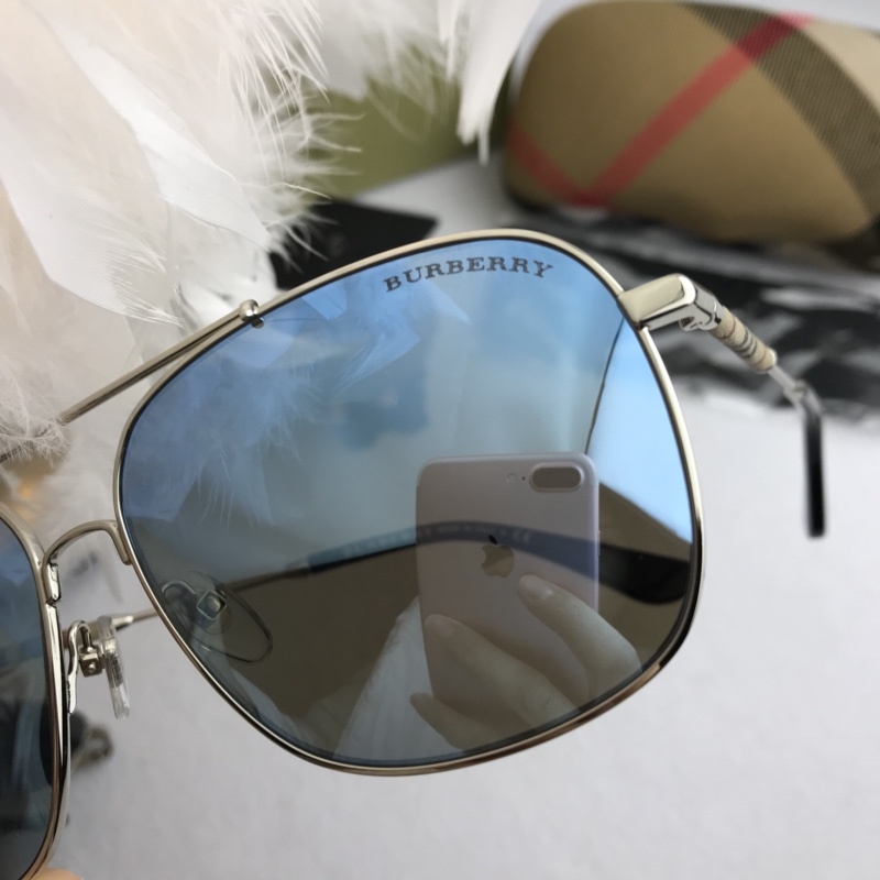 Burberry Sunglasses AAAA-066