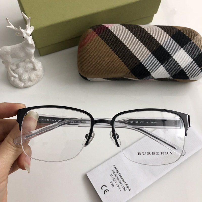 Burberry Sunglasses AAAA-080