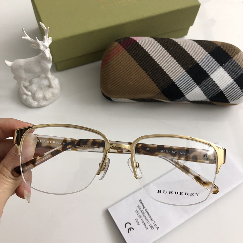 Burberry Sunglasses AAAA-082