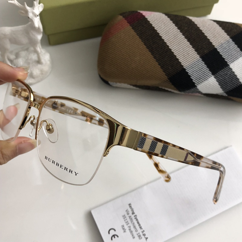 Burberry Sunglasses AAAA-083