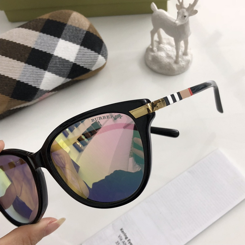 Burberry Sunglasses AAAA-146