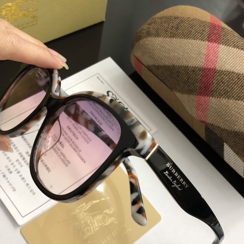 Burberry Sunglasses AAAA-173