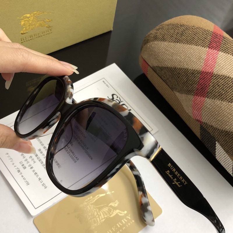 Burberry Sunglasses AAAA-176