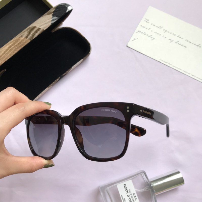 Burberry Sunglasses AAAA-223