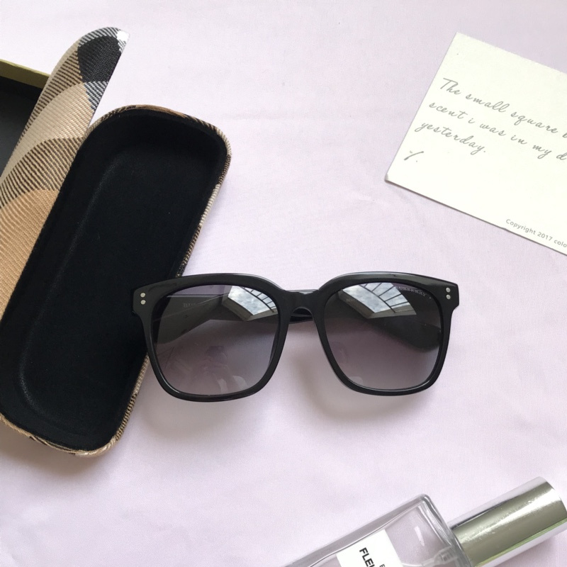 Burberry Sunglasses AAAA-224