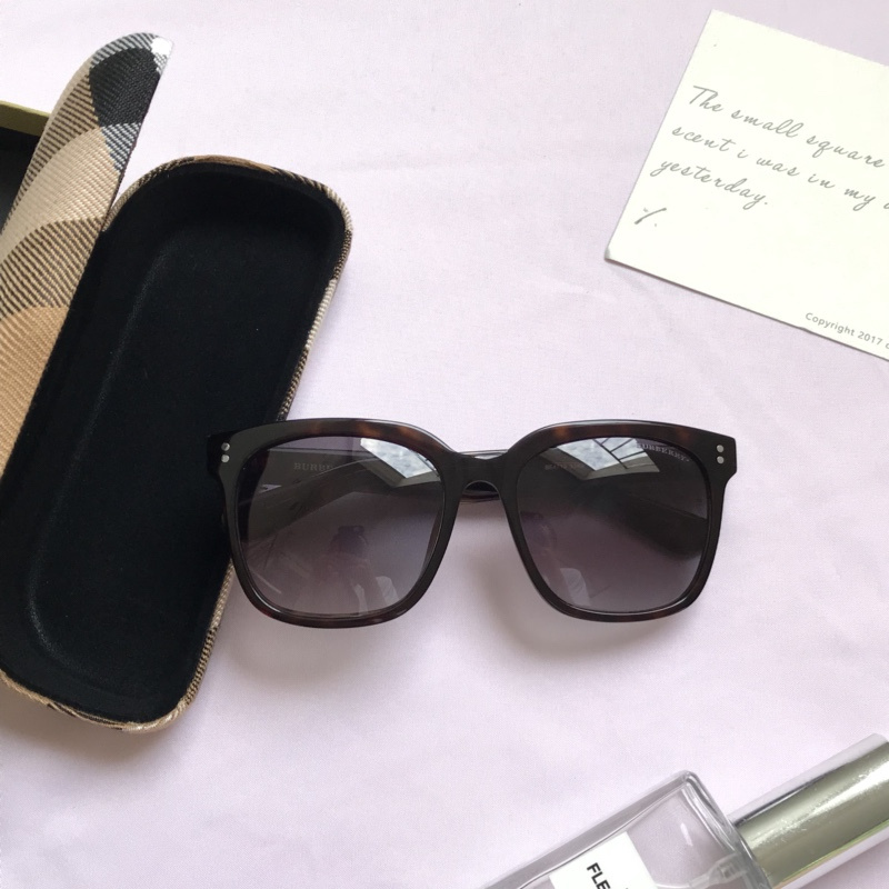 Burberry Sunglasses AAAA-225