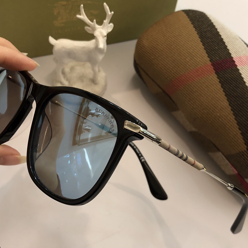 Burberry Sunglasses AAAA-251