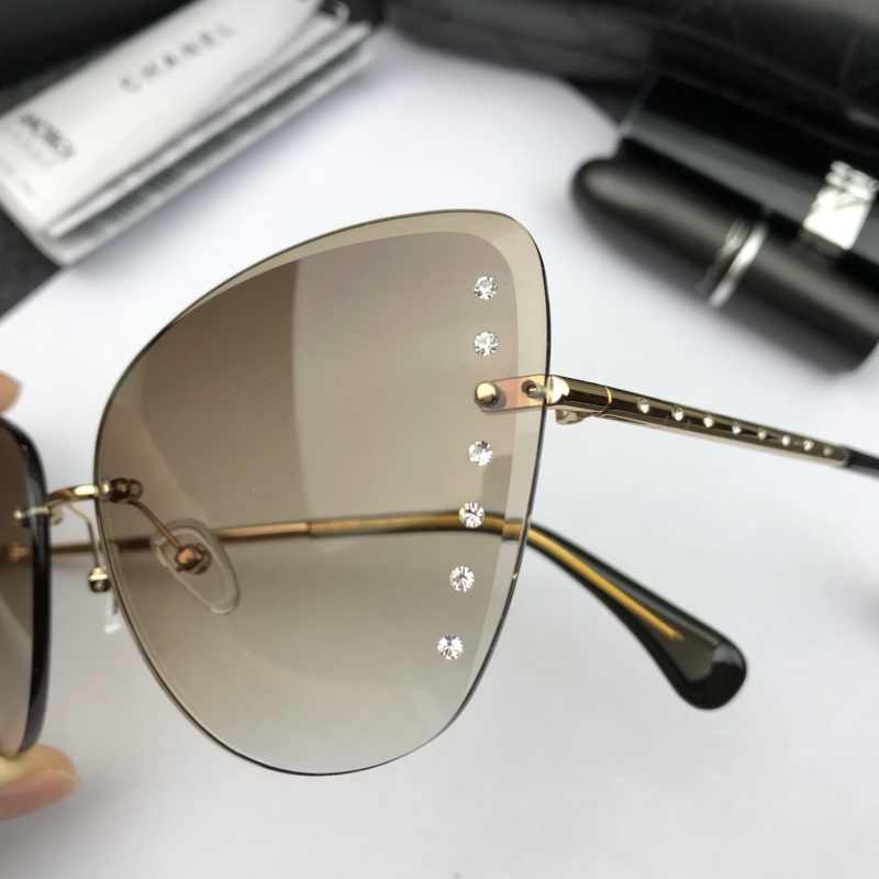 CHNL Sunglasses AAAA-656