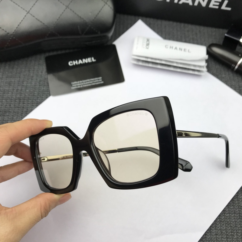 CHNL Sunglasses AAAA-661