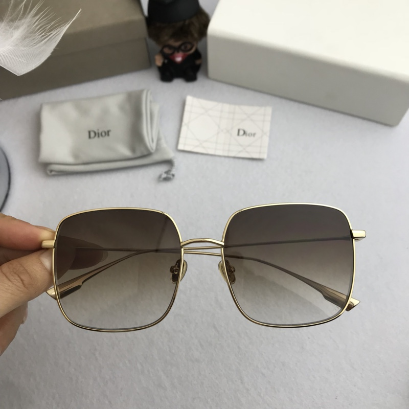 Dior Sunglasses AAAA-556