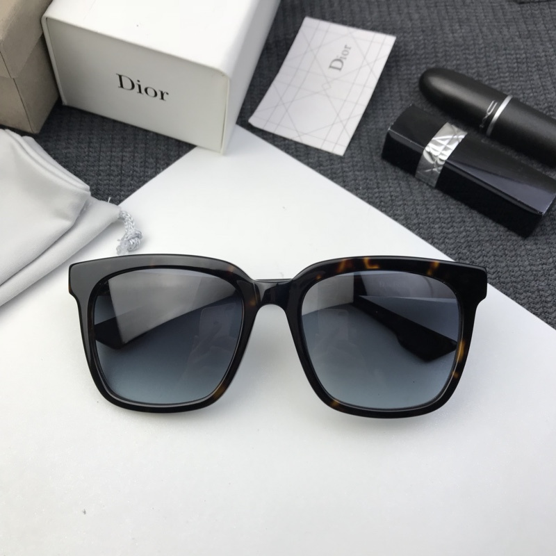 Dior Sunglasses AAAA-559