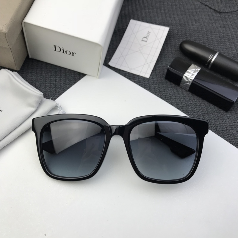 Dior Sunglasses AAAA-560