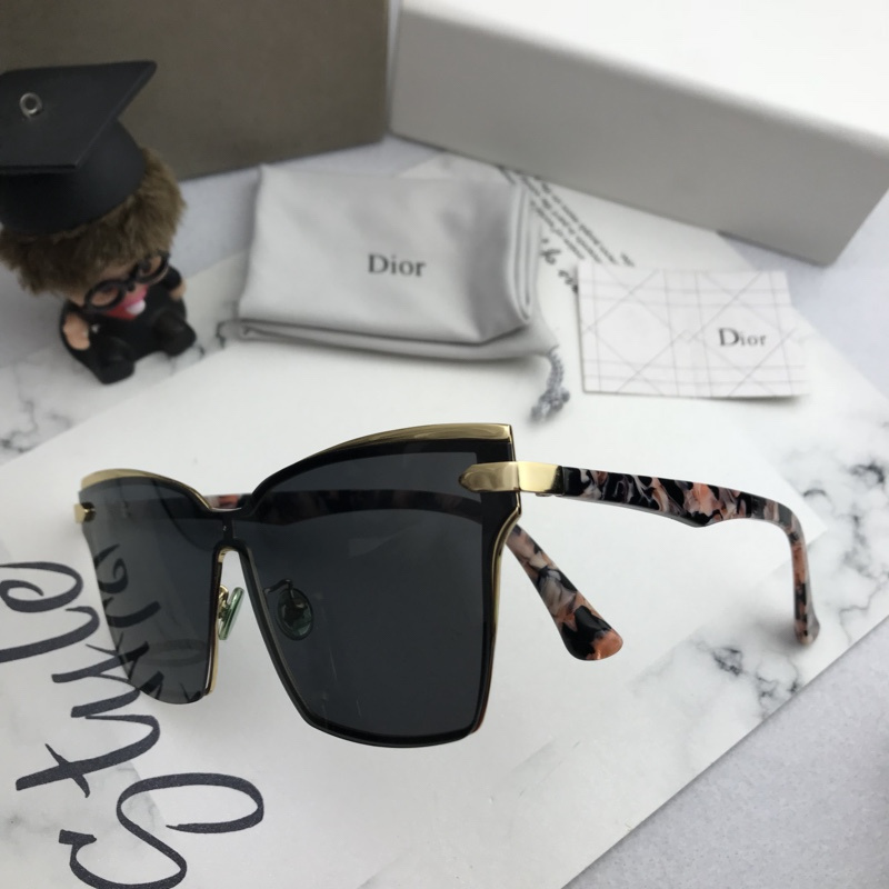 Dior Sunglasses AAAA-611