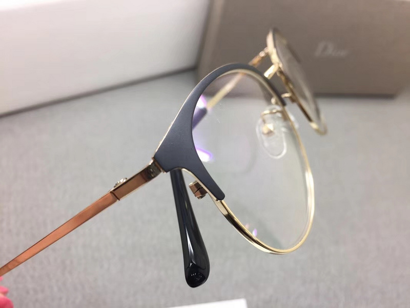 Dior Sunglasses AAAA-669