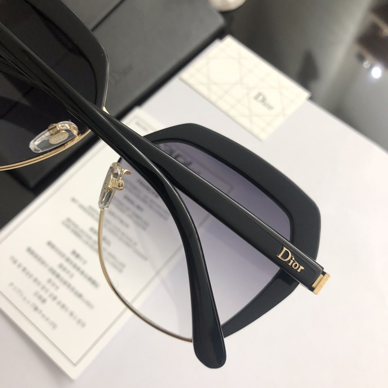 Dior Sunglasses AAAA-892