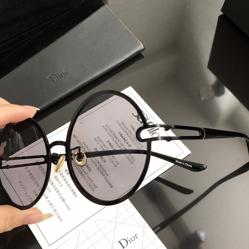 Dior Sunglasses AAAA-946