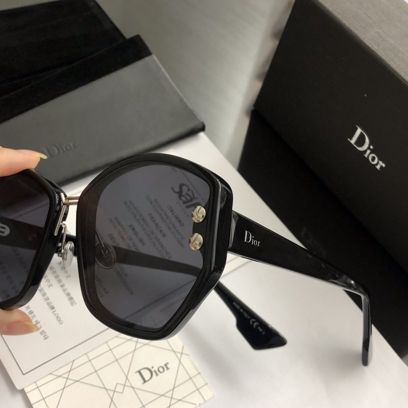 Dior Sunglasses AAAA-962