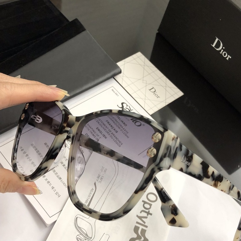 Dior Sunglasses AAAA-993