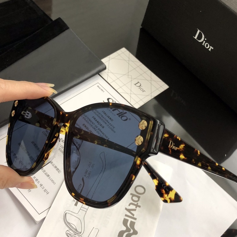 Dior Sunglasses AAAA-997