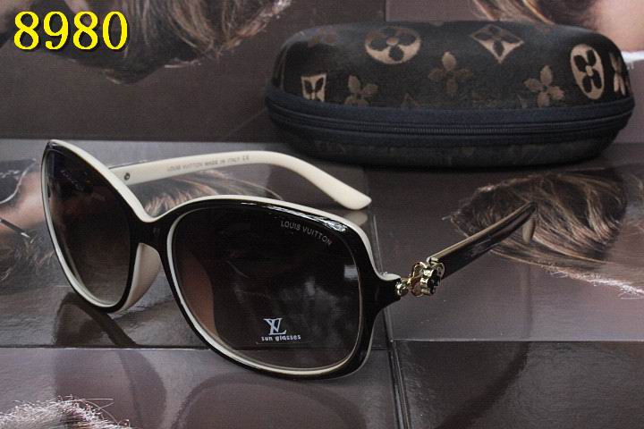 LV Sunglasses AAA-697