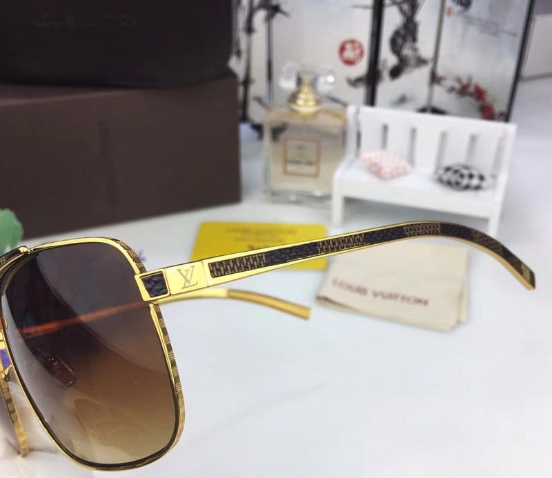 LV Sunglasses AAAA-564