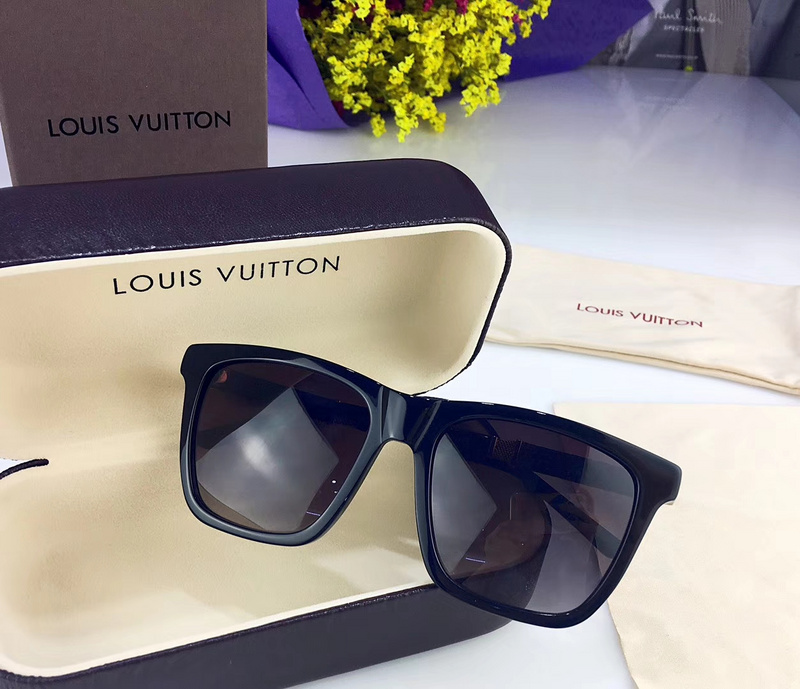 LV Sunglasses AAAA-579