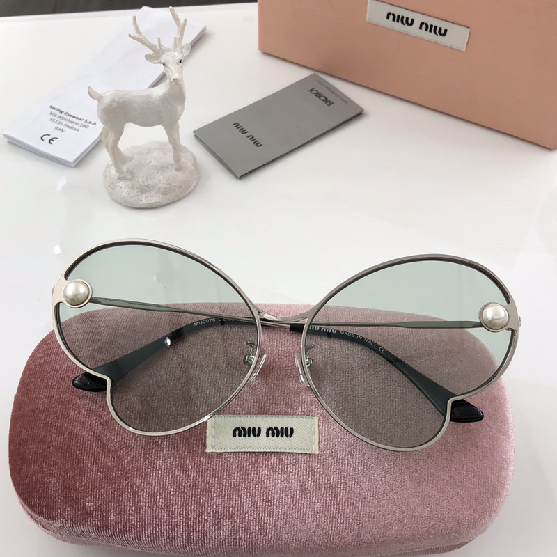 Miu Miu Sunglasses AAAA-261