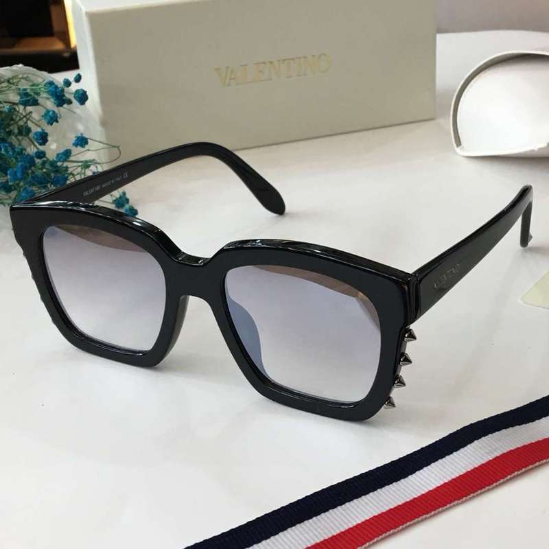 V Sunglasses AAAA-006