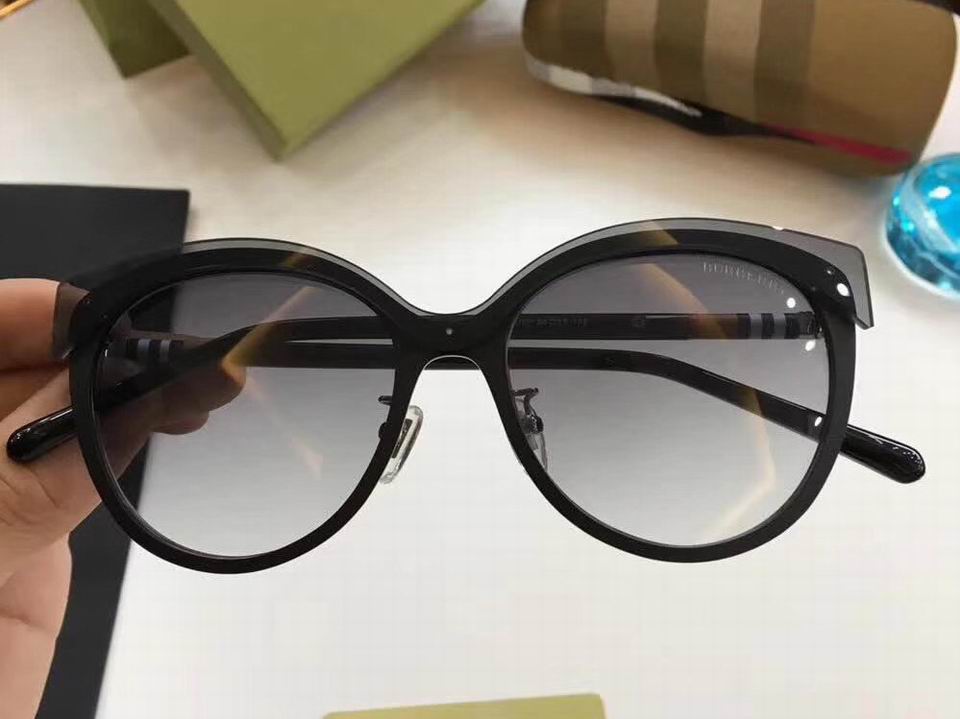 Burberry Sunglasses AAAA-262