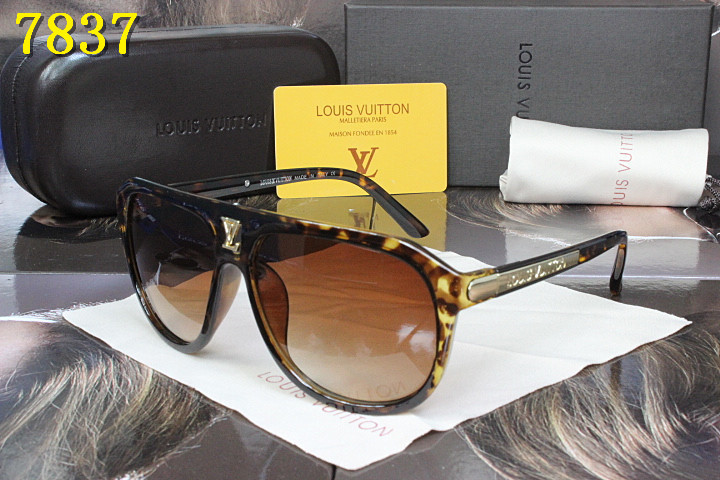 LV Sunglasses AAA-112