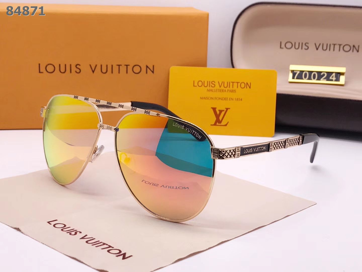 LV Sunglasses AAA-245