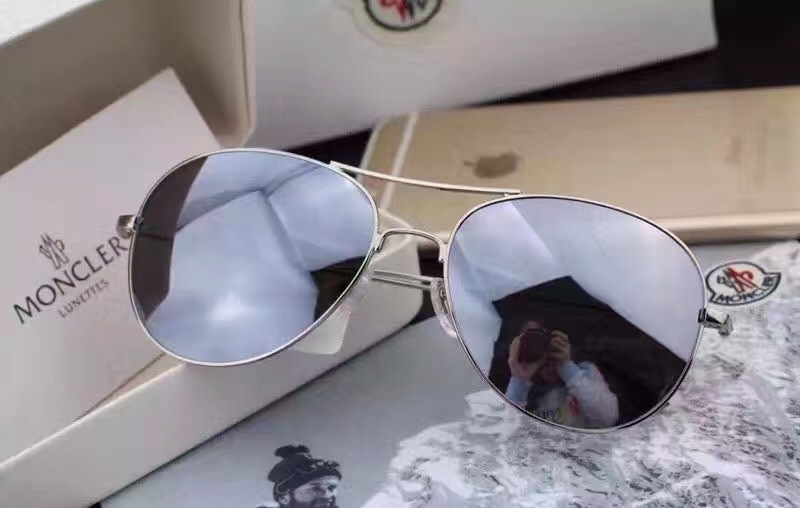 Moncler Sunglasses AAAA-010