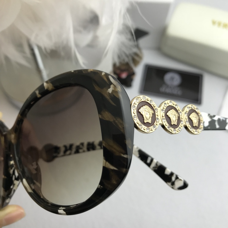 V Sunglasses AAAA-107