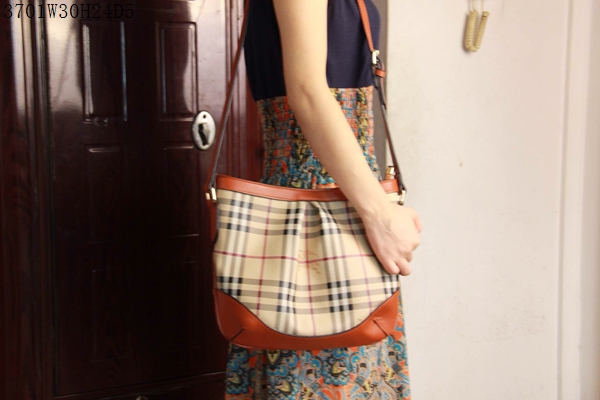 Burberry Handbags AAA-015