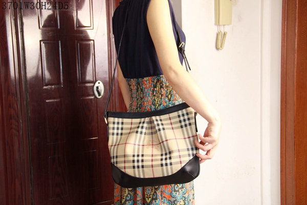 Burberry Handbags AAA-016