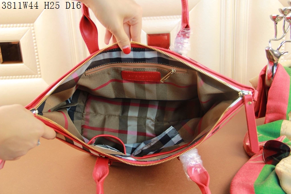 Burberry Handbags AAA-017