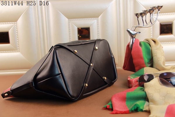 Burberry Handbags AAA-018